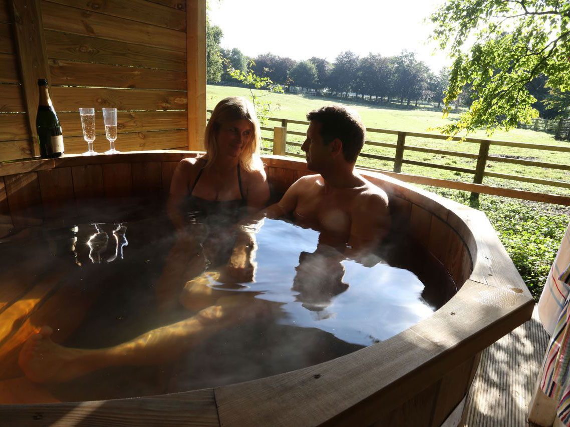 Holiday Cottages with Hot Tub