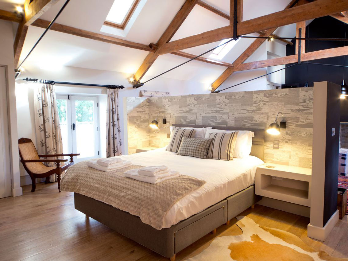 Romantic holiday cottages Yorkshire – luxurious bed